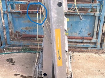 Gallagher Portable split weigh platform with load bars.