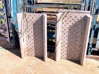 Gallagher Portable split weigh platform with load bars.