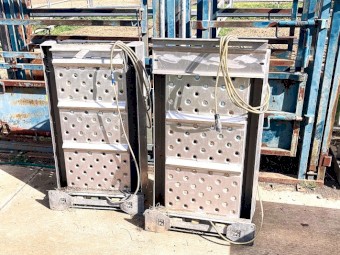 Gallagher Portable split weigh platform with load bars.