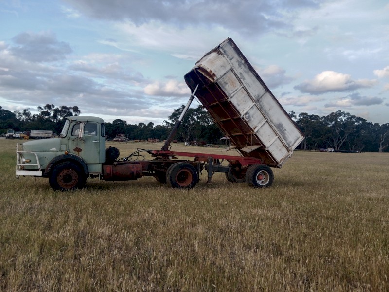 1418 semi tipper 