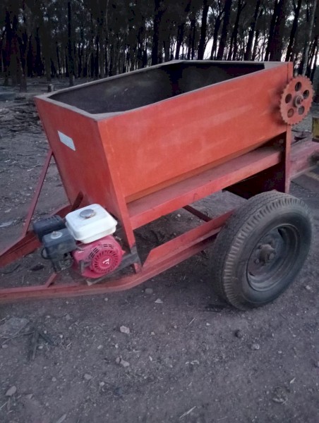 Small Petrol super spreader 