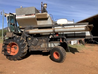 1980 Gleaner L2 Header with 24ft Bat Reel