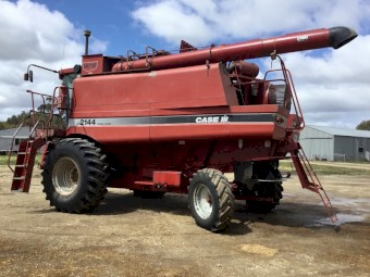 Case IH 2144 Header with 25' Front