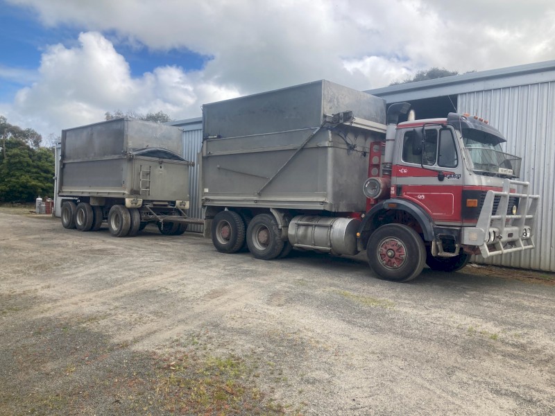 1994 Merc Benz 2435 tipper & Hercule trailer 