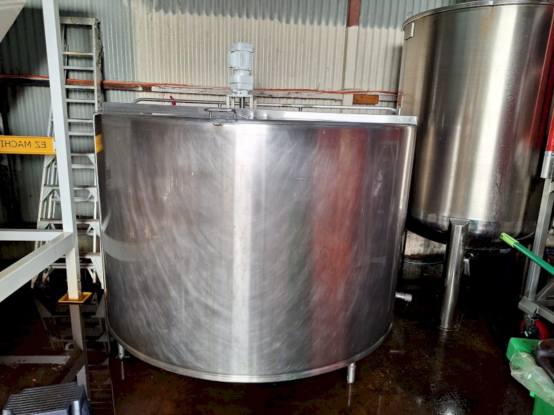 4000 litre mixing tank (Barry Brown ex dairy tank)