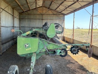 John Deere 930 header front with Smale Pea Plucker