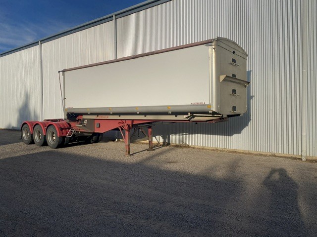 Lyonhaul / Stoodley Tipper A Trailer