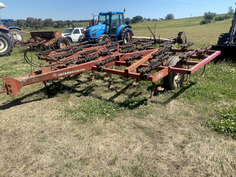 1989  international 211 29 Tyne Scarifier 
