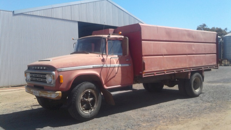 1974 Dodge D5N 600 Tray Truck