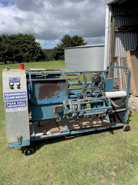 Peak Hill Air Rotate Sheep Handler 