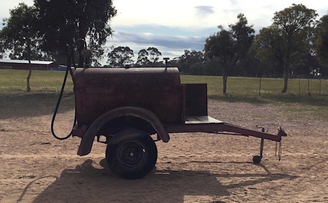 Mobile fuel tanker