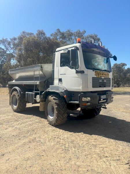 2008 MAN TGM 18.280 4x4 Spreader