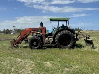 Deutz-Fahr DX 4.70 Tractor with FEL