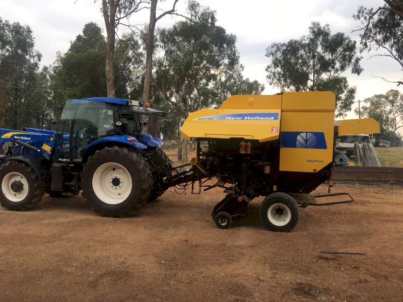 2006 New Holland BR750A Round Baler
