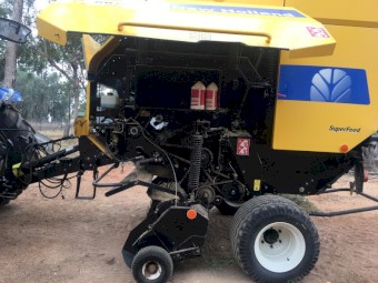 2006 New Holland BR750A Round Baler