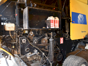 2006 New Holland BR750A Round Baler