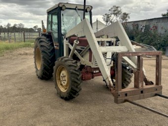 International 684 FWA loader Tractor 