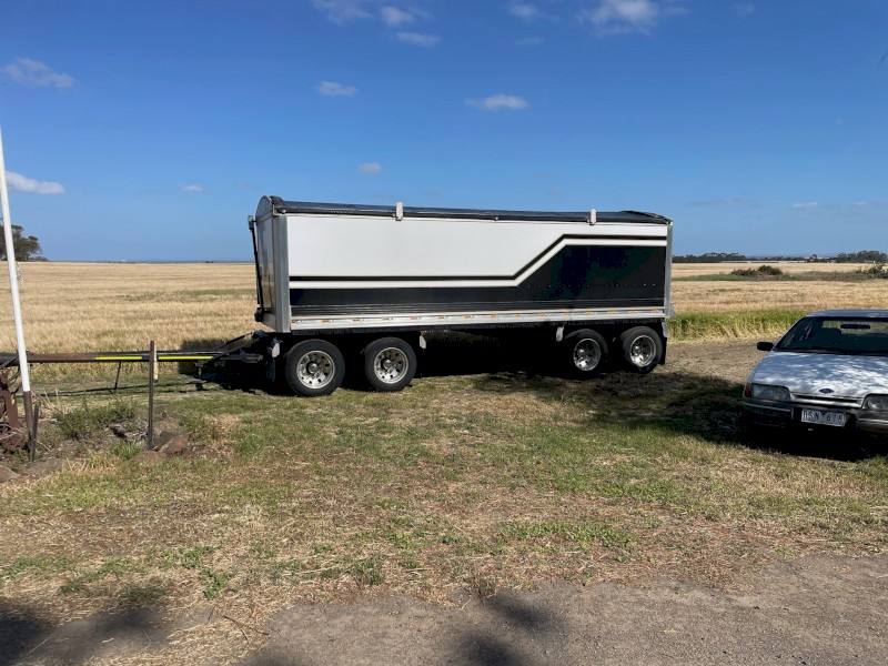 2016 CBB Quad Dog Grain Trailer
