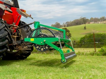 AERATOR  LAWN CARE MADE EASY .