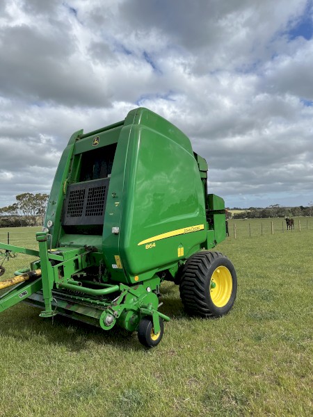John Deere 864 Premium Round Baler