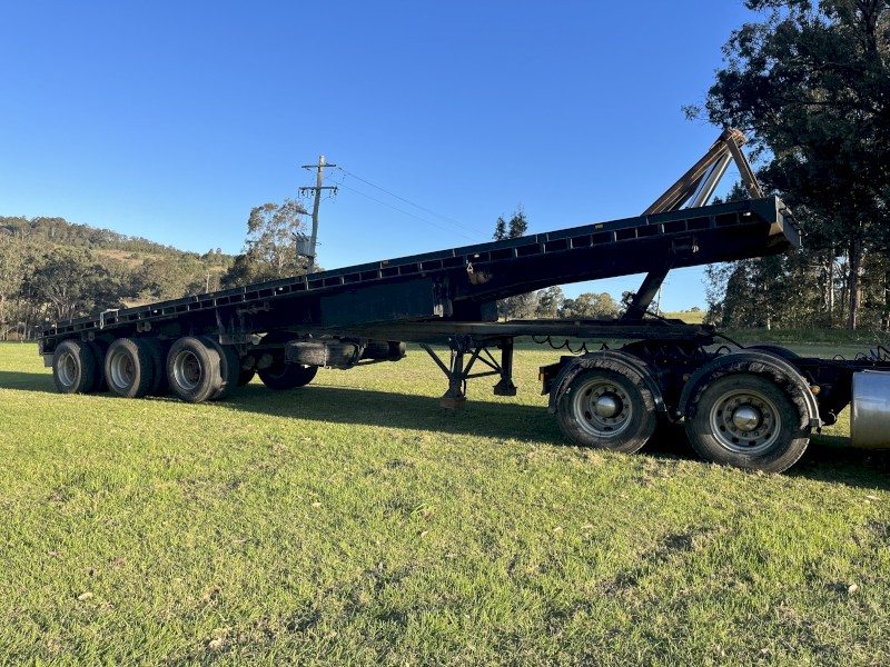 40ft Haulmark Convertible TOA Lead Trailer