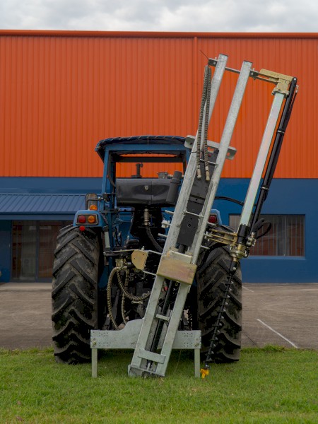 ELGRA SERIES 89 50 CELL  HYDRAULIC PERCUSSION POST DRIVER .