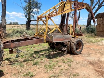 Tow behind crane 