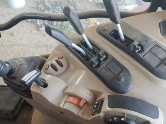2017 Massey Ferguson 5712SL Tractor