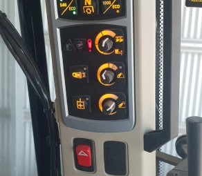2017 Massey Ferguson 5712SL Tractor