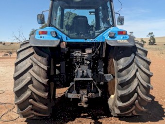 New Holland 8670