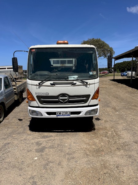 Hino Truck and 11 horse goosneck