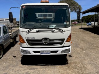 Hino Truck and 11 horse goosneck