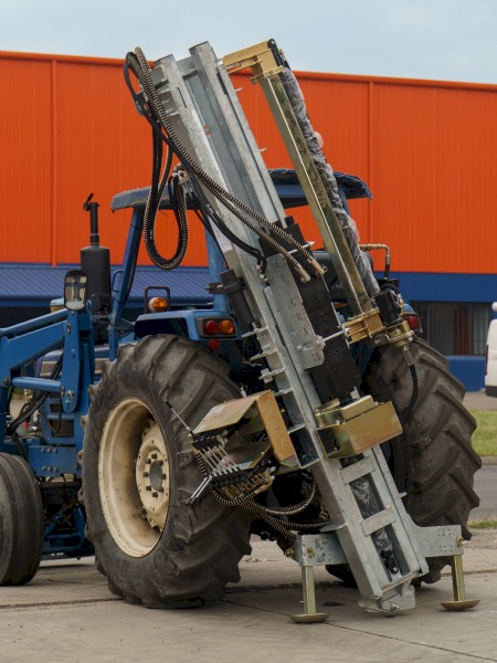 ELGRA S89 50 CELL HYDRAULIC PERCUSSION POST DRIVER HIGH LIFT 3.6MTRS UNDER THE TAMPER PAD.