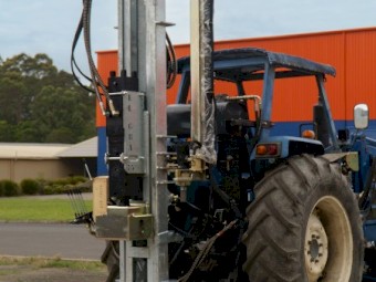 ELGRA S89 50 CELL HYDRAULIC PERCUSSION POST DRIVER HIGH LIFT 3.6MTRS UNDER THE TAMPER PAD.
