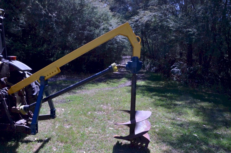 Daken Post Hole Digger