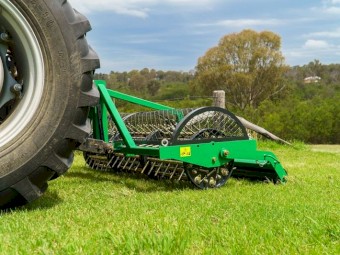 AERATOR  LAWN CARE MADE EASY .