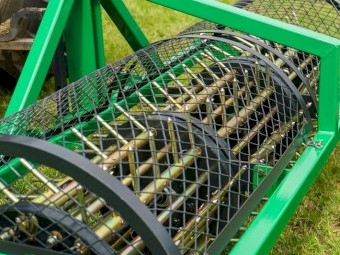 AERATOR  LAWN CARE MADE EASY .
