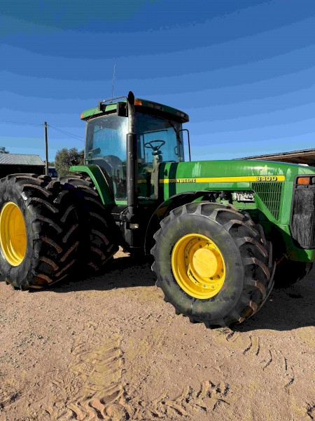 2000 John Deere 8400 Tractor