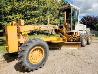 Mitsubishi MG400 Grader (Caterpillar 12G size and spec)