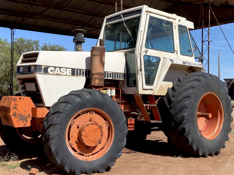 Case 2090 FWA tractor