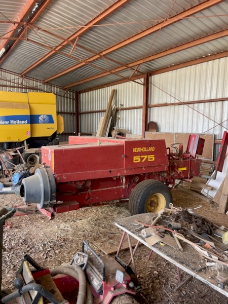 New Holland 575 Square Baler