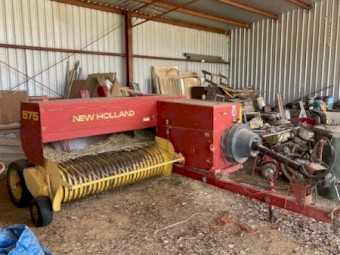 New Holland 575 Square Baler