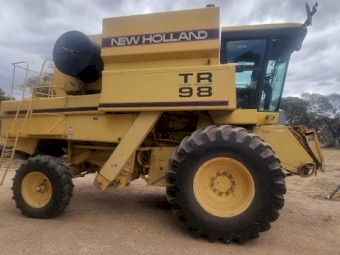 New Holland TR98 Header With 30' Front