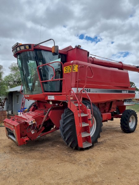 Case IH 2144 Header with 25ft Flex Front and Trailer