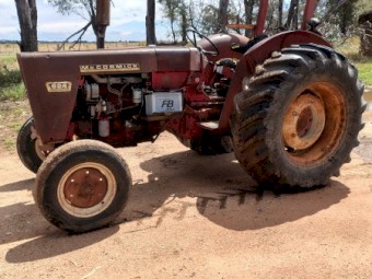 International 624 Tractor Wrecking