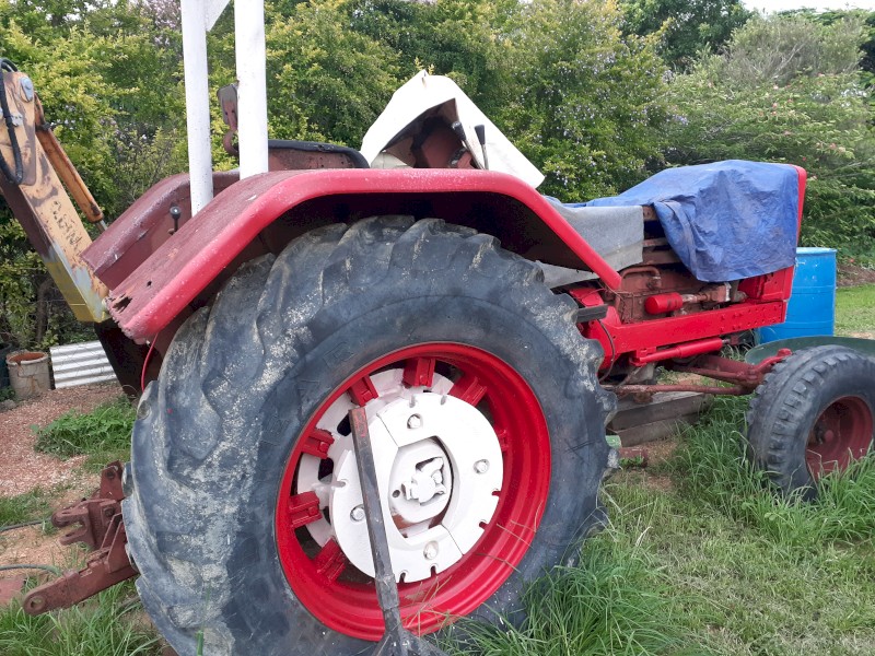 International 686