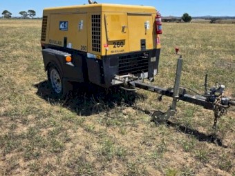 Sullair 260 cfm Rotary Screw Compressor with Blowgun & Air hose