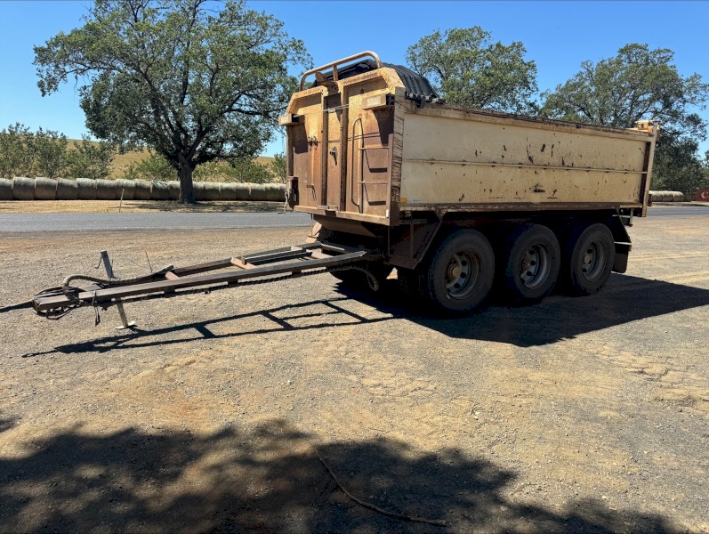 2007 Moore Tri Axle Pig Trailer