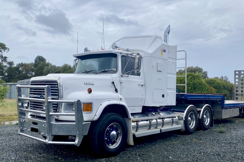 1991 Ford Louisville LTS 9000 Prime Mover