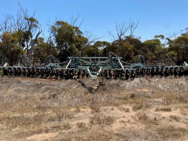 48ft Forward 2100 Germinator Disc Seeder